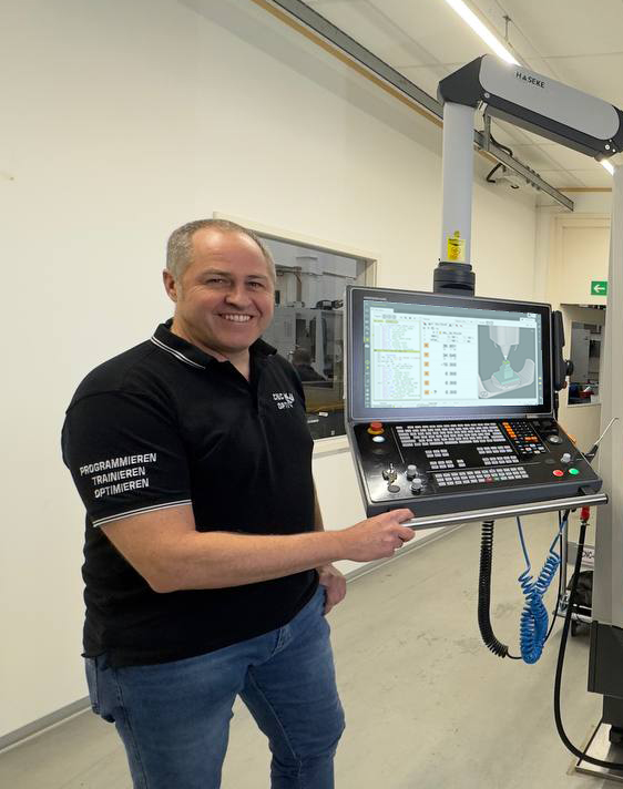 CNC Opti Trainer bedient eine Heidenhain CNC Steuerung direkt an der Maschine